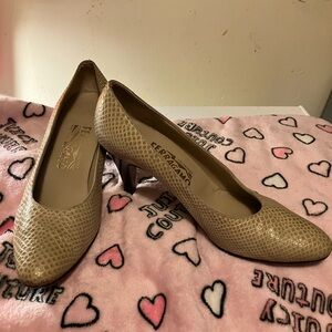 Salvatore Ferragamo heels sz 9 1/2-VGUC w/dust bag